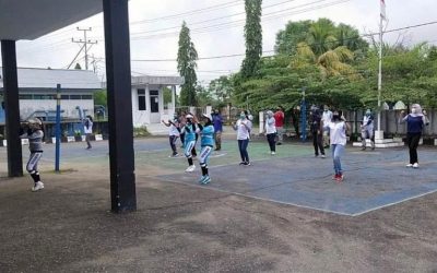 Kegiatan Senam pagi Direktur Perumda Air Minum Tirta Senentang Kabupaten Sintang beserta para Pegawai
