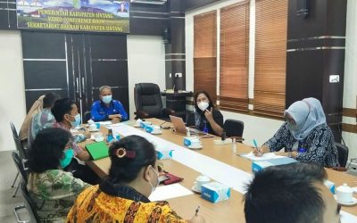 Direktur Perumda Air Minum Tirta Senentang Sintang Dr.Jane E Wuysang, MT menghadiri rapat dengan Pemerintah Daerah Kabupaten Sintang, Rapat dipimpin oleh Bapak Asisten II Bidang Perekonomian dan Pembangunan Yustinus J, S.Pd, M.A.P