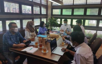 Direktur Perumdam Tirta Senentang Dr. Jane E. Wuysang, MT bersama staf, Bappeda Sintang dan Dewan Pengawas melakukan koordinasi ke Balai Prasarana dan Permukiman Wilayah Kalimantan Barat, Deva Kurniawan Rahmadi beserta jajaran