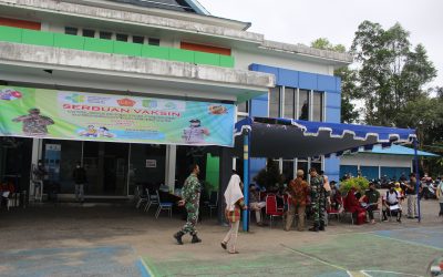 Perumdam Tirta Senentang dan Kodim 1205/Sintang gelar serbuan vaksinasi