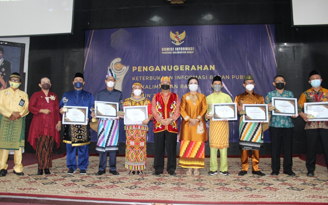Perumdam Tirta Senentang meraih Peringkat I (Satu) di Kategori BUMD dalam ajang Penganugerahan Keterbukaan Informasi Publik Badan Publik Kalimantan Barat Tahun 2021