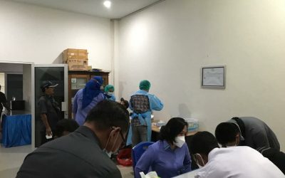 Perumda Air Minum Tirta Senentang melakukan Swab PCR Covid-19 yang dilaksanakan oleh Dinas Kesehatan Sintang