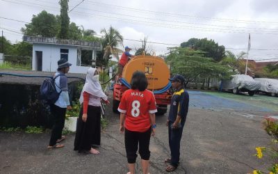 Distribusi Air Bersih oleh Perumdam Tirta Senentang dan Dinas Perumahan Rakyat dan Kawasan Permukiman Kabupaten Sintang