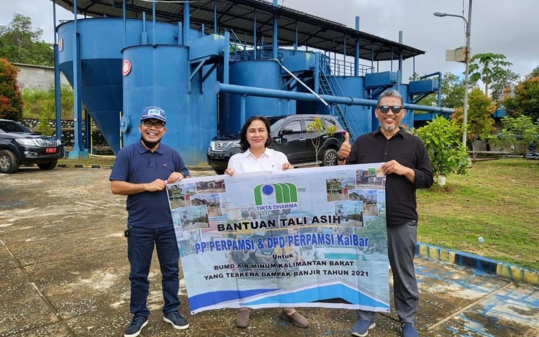 Dewan Pimpinan Pusat (DPP) dan Dewan Pimpinan Daerah (DPD) Kalimantan Barat PERPAMSI menyalurkan bantuan kepada korban banjir di Sintang