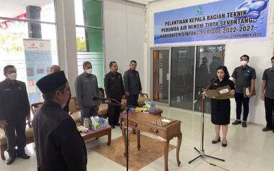 Pelantikan Rahman Putra, SE sebagai Kepala Bagian Teknik Perumdam Tirta Senentang Kabupaten Sintang Periode 2022-2027
