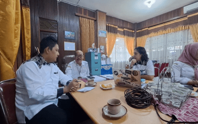 Direktur Perumdam Tirta Senentang menghadiri Pertemuan berkenaan dengan Program Hibah Air Minum Perkotaan