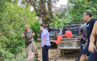 Direktur Perumdam Tirta Senentang Dr. Jane E Wuysang, MT didampingi Kasie Teknik Agus Widarko, Kasie Perencanaan Benny Seo, ST, melakukan kunjungan monitoring ke PAM Unit Dedai dan PAM Unit Kelam Permai