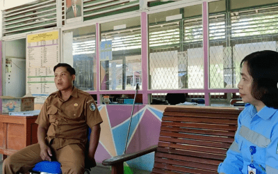 Direktur Perumdam Tirta Senentang Dr. Jane E Wuysang, MT bersama tim melaksanakan survey air baku di Kecamatan Sepauk untuk rencana daerah layanan Lengkenat dan sekitarnya