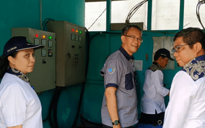Direktur Perumdam Tirta Senentang Dr. Jane E Wuysang, MT menerima kunjungan Direktur Perumdam Tirta Pancur Aji Kabupaten Sanggau Andrianus Wijaya