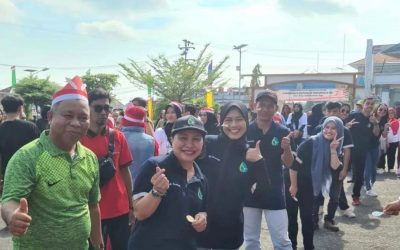 Perayaan Hari Kemerdekaan Republik Indonesia ke-78 Direktur beserta Jajaran Perumdam Tirta Senentang ikut serta memeriahkan berbagai perlombaan yang dilaksanakan di halaman Kantor Bupati Sintang